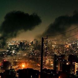 Os iranianos dizem que estão presos entre o regime de seu país e a destruição israelense à medida que o conflito se intensifica.