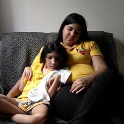 Em grupos de WhatsApp, redes de apoio formadas entre mães comemoravam votação: 'Esperamos dez anos, mas conseguimos'.