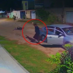 Crime ocorreu em agosto de 2024; vítima foi perseguida e morta a tiros na região de Praia Grande, na orla do município