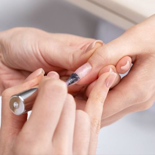 Imagem - Veja como evitar contaminações ao usar esmalte no salão de beleza