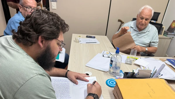 Conforme a assessoria do prefeito, o afastamento atende a orientação médica, para procedimento ocular e exames complementares no joelho
