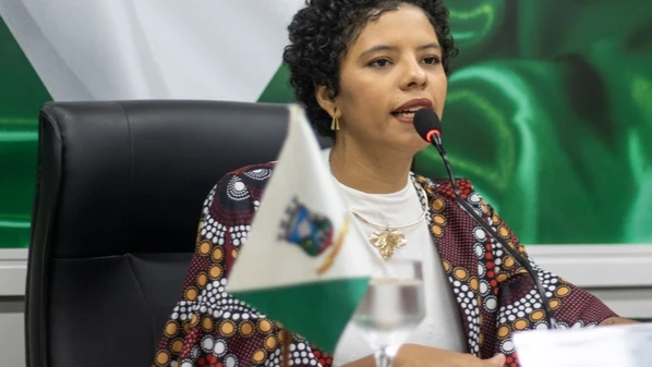 “É uma tentativa de intimidação”, afirma a única mulher e também a única oposicionista da Casa