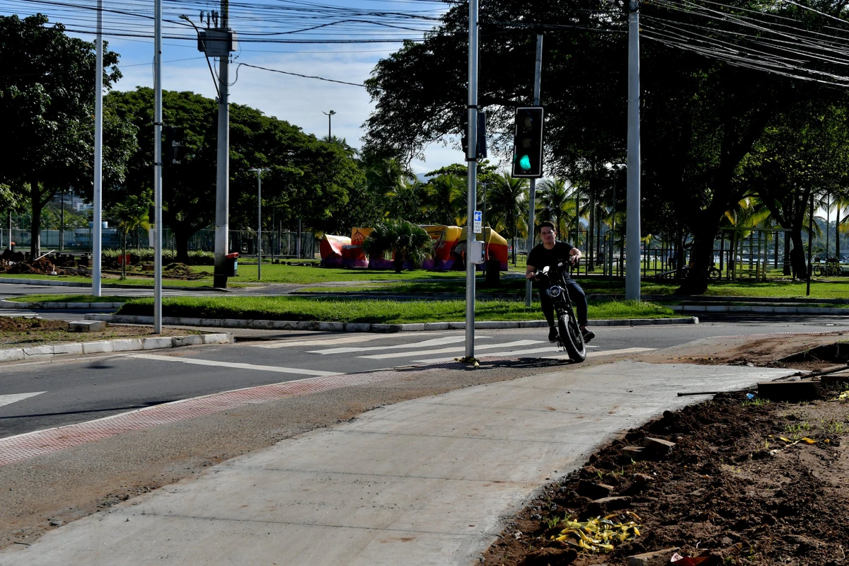 Construção de ciclovia entre a Praça da Ciência e o Shopping Vitória por Fernando Madeira