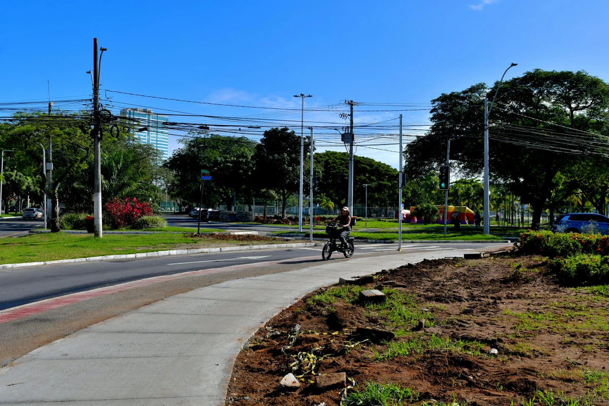 Construção de ciclovia entre a Praça da Ciência e o Shopping Vitória por Fernando Madeira