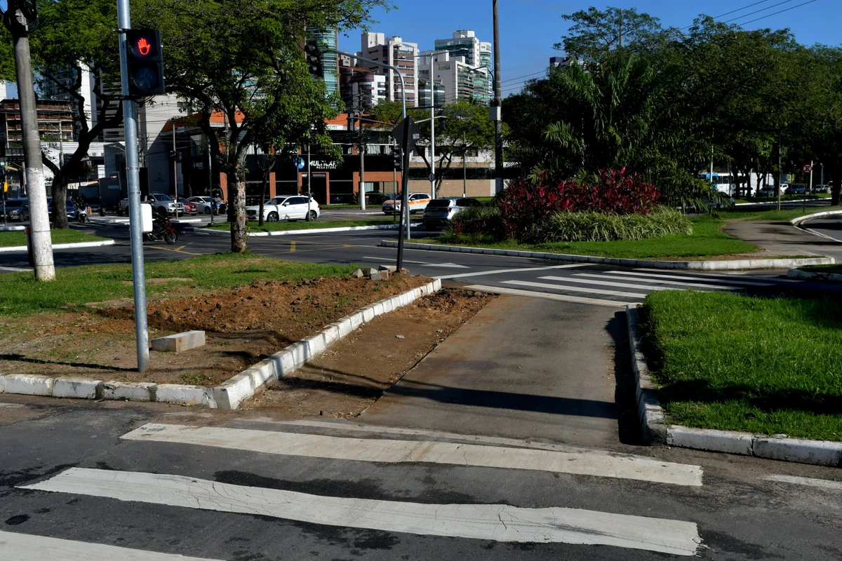 Construção de ciclovia entre a Praça da Ciência e o Shopping Vitória por Fernando Madeira