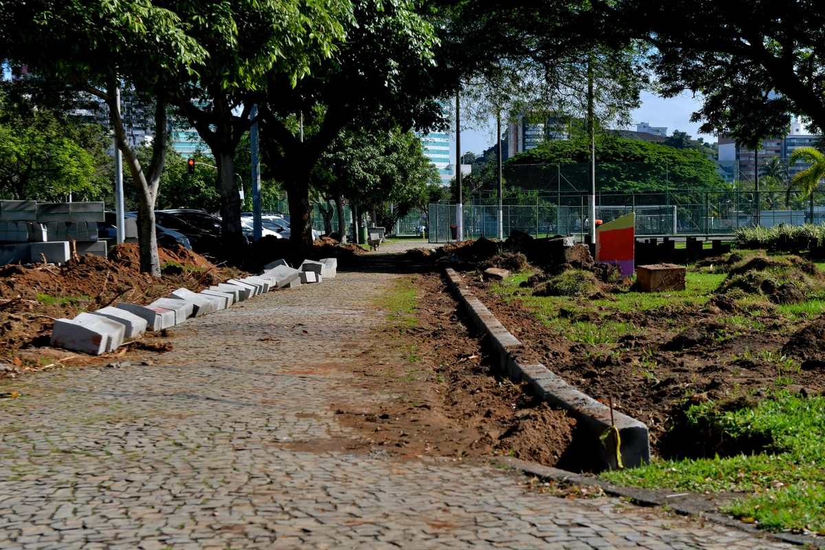 Construção de ciclovia entre a Praça da Ciência e o Shopping Vitória por Fernando Madeira