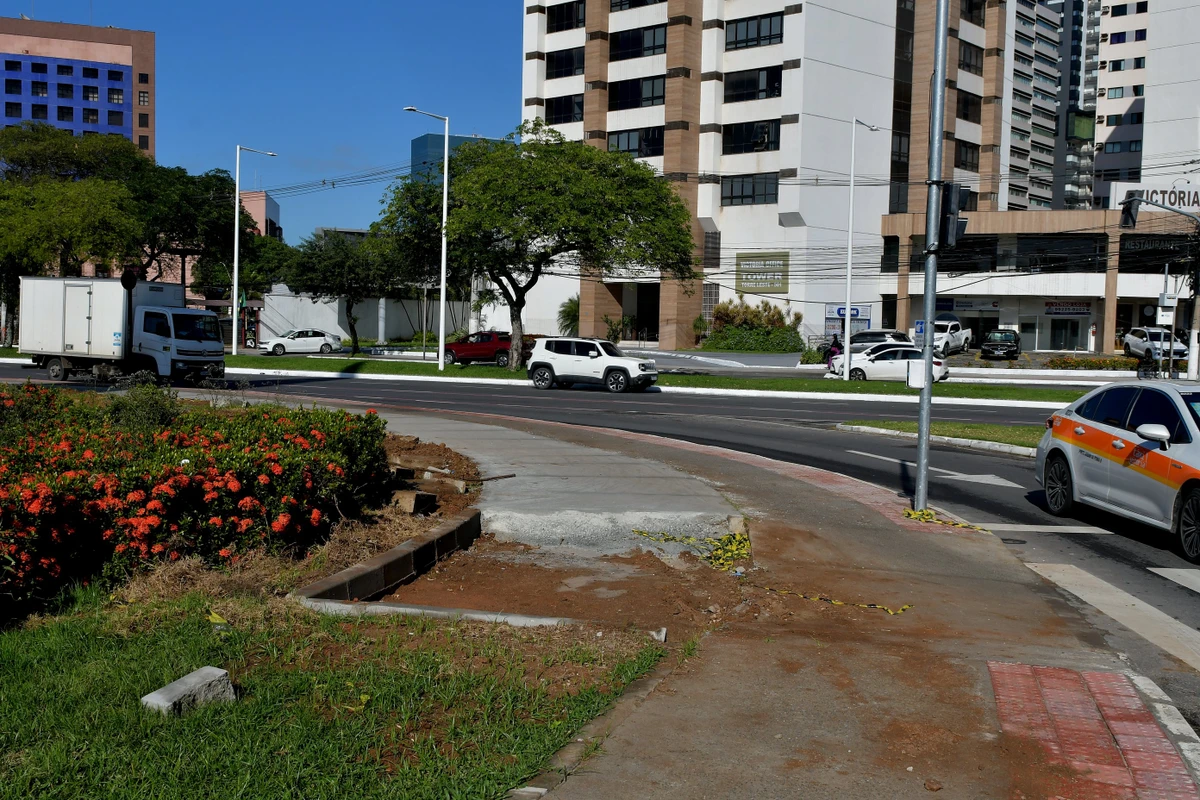 Construção de ciclovia entre a Praça da Ciência e o Shopping Vitória por Fernando Madeira
