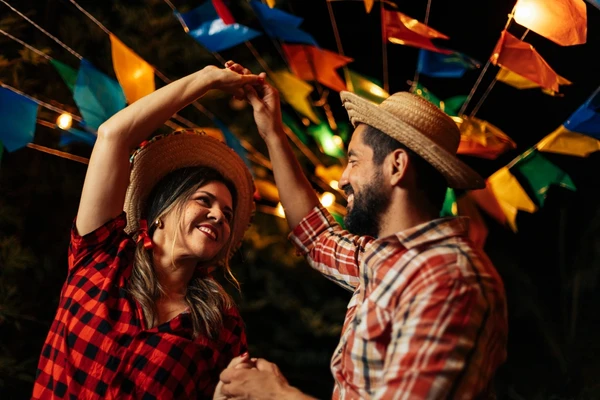 No Brasil, as festas juninas chegaram apenas no século XVI com os portugueses. 