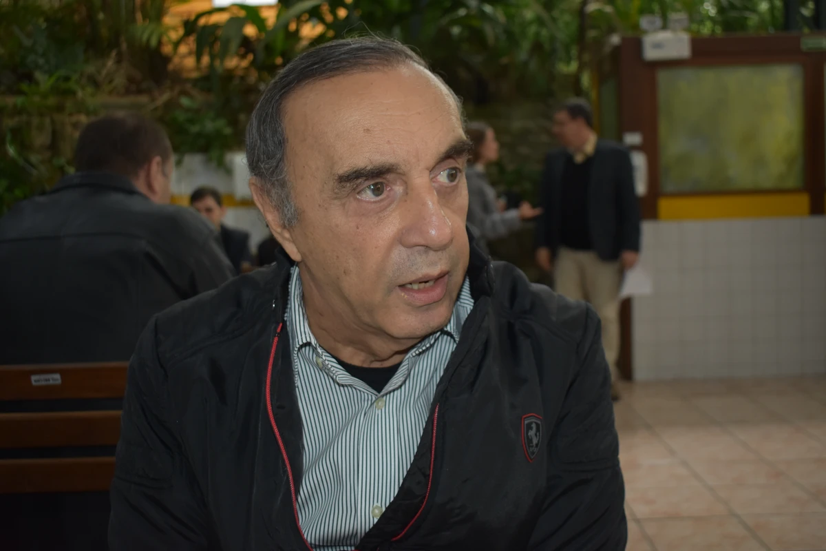 O médico e pastor Amadeo Loureiro afirmou aos jovens presentes que foi tocado pela Palavra de Deus por meio de um sonho, que o levou a divulgar o evangelho.