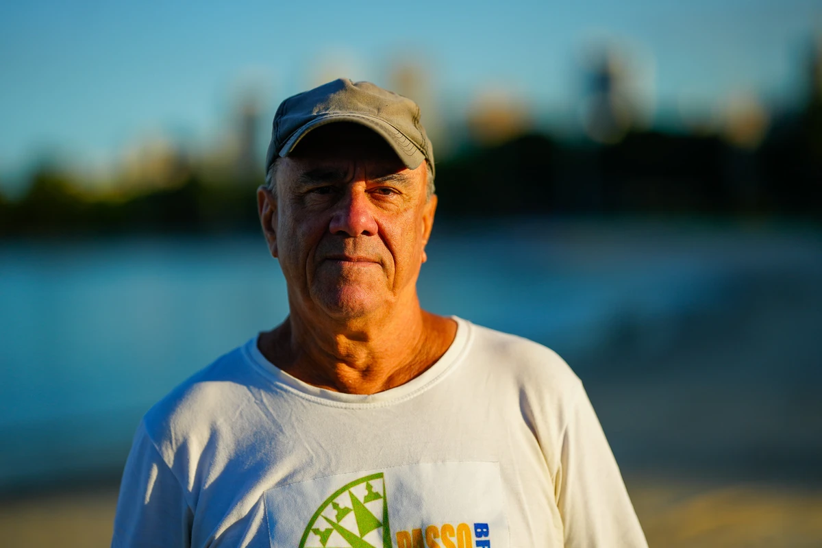 Sergio Rondelli, geógrafo, caminhou por todo litoral brasileiro por VItor Jubini