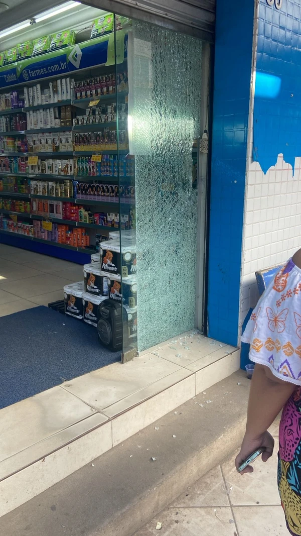 Tiros atingiu farmácia em Ulisses Guimarães, Vila Velha