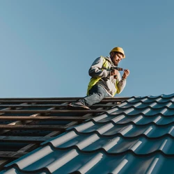 Capacitação visa formar profissionais para atuar na área da construção civil; oportunidades são instalação em projetos de drywall, elétrica básica, hidráulica básica, entre outras opções