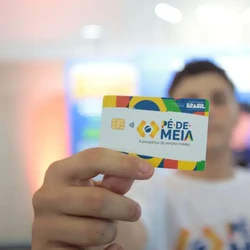 Programa do governo federal contempla mais de 58 mil estudantes neste ano. Em algumas cidades, até 100% dos estudantes são contemplados