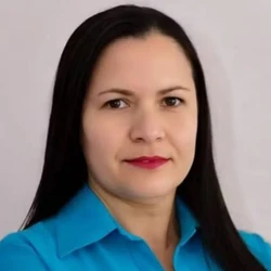Única mulher entre os nove parlamentares da Câmara Municipal, Elisane foi localizada ao lado de seu carro, com ferimentos na região do tronco e um corte profundo no pescoço, segundo a Polícia Civil