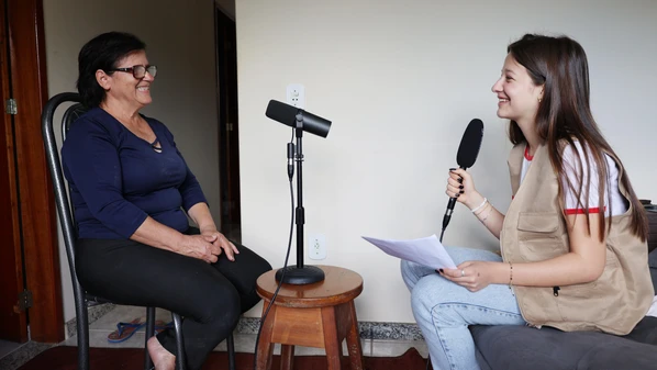 As gravações, na terceira temporada, são feitas nas próprias casas dos entrevistados e estão disponíveis gratuitamente em plataformas de streaming de áudio, no YouTube e no site oficial do projeto
