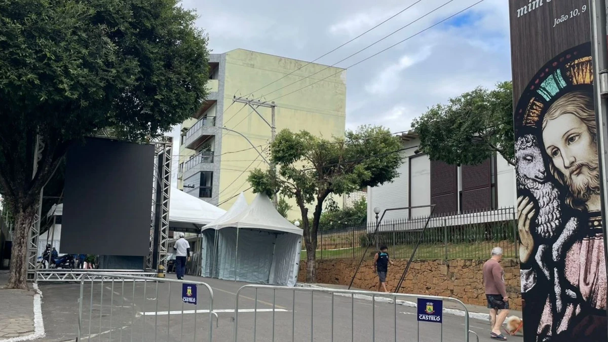 Avenida João Bley (lateral da igreja) já está interditada