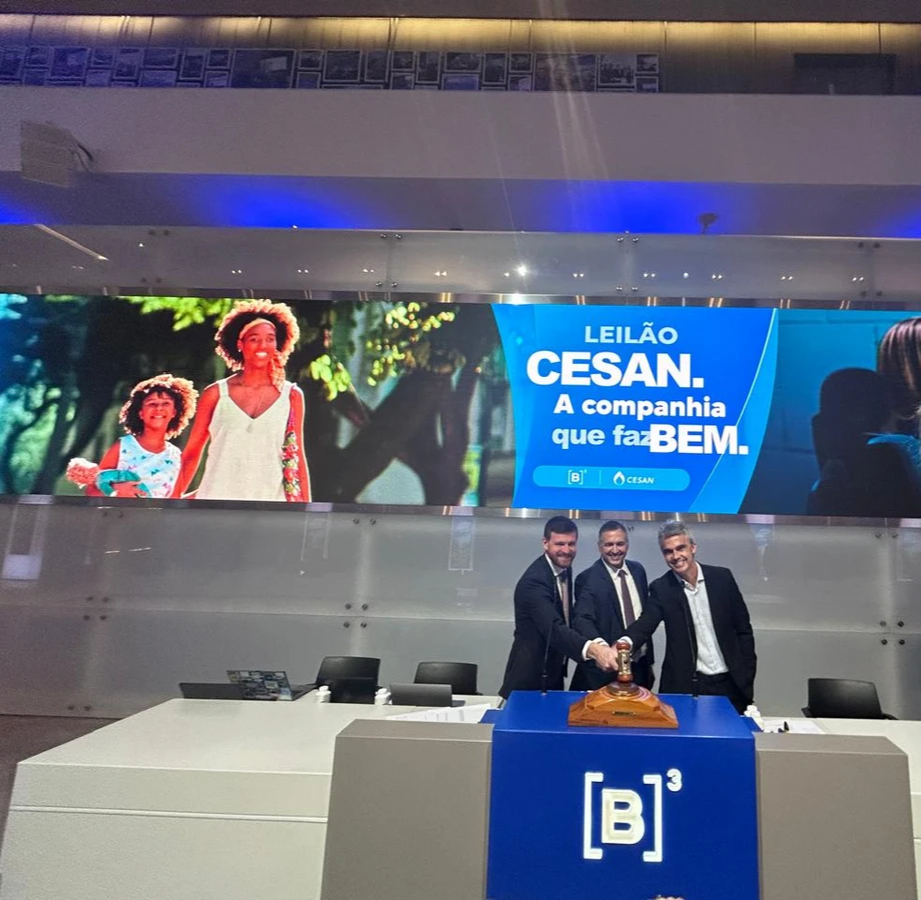 O presidente da Cesan, Munir Abud, o presidente da Rede Gazeta, Carlos Fernando Lindenberg Filho; e o diretor de Mercado da Rede Gazeta, Bruno Passoni. Crédito: divulgação