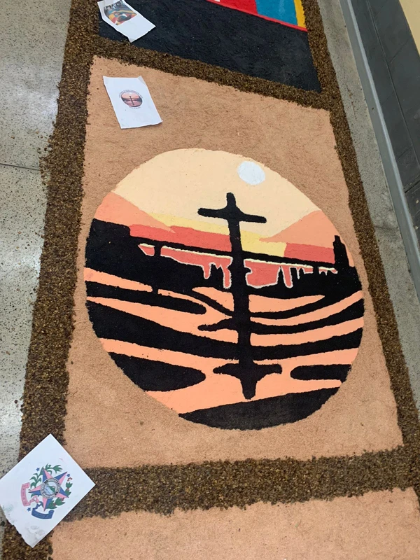 Presos do ES confeccionam tapetes para celebrar Corpus Christi por SEJUS/Divulgação