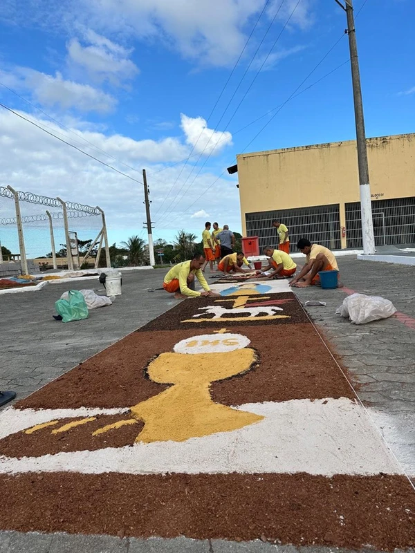 Unidades prisionais do Espírito Santo confeccionam tapetes para celebrar Corpus Christi por SEJUS/Divulgação