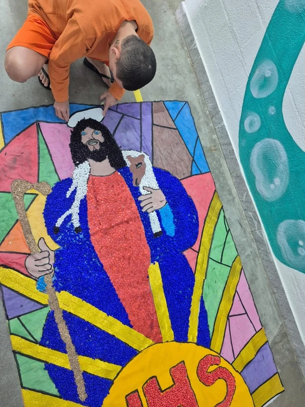 Unidades prisionais do Espírito Santo confeccionam tapetes para celebrar Corpus Christi por SEJUS/Divulgação
