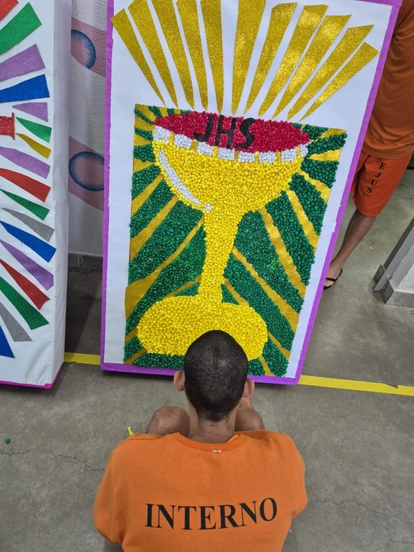 Unidades prisionais do Espírito Santo confeccionam tapetes para celebrar Corpus Christi por SEJUS/Divulgação