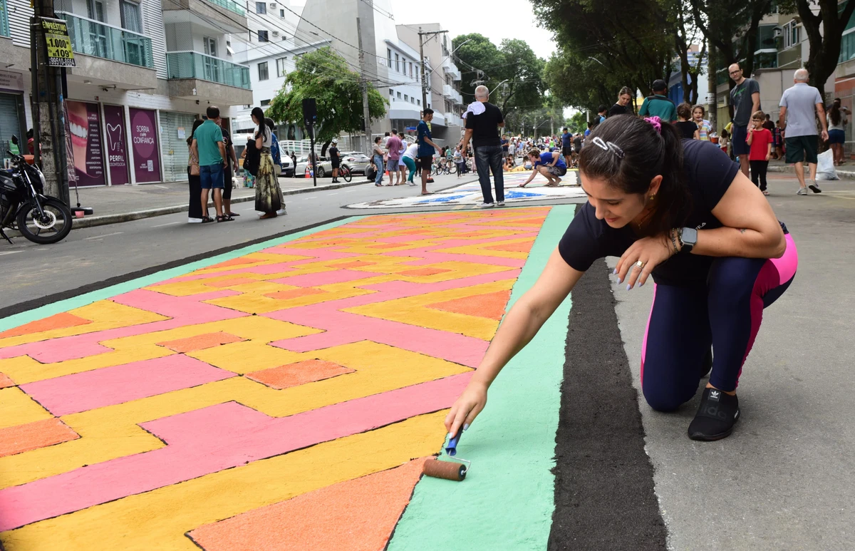 Confecção dos tapetes de Corpus Christi em Jardim da Penha, Vitória, nesta quinta-feira (19) por Ricardo Medeiros