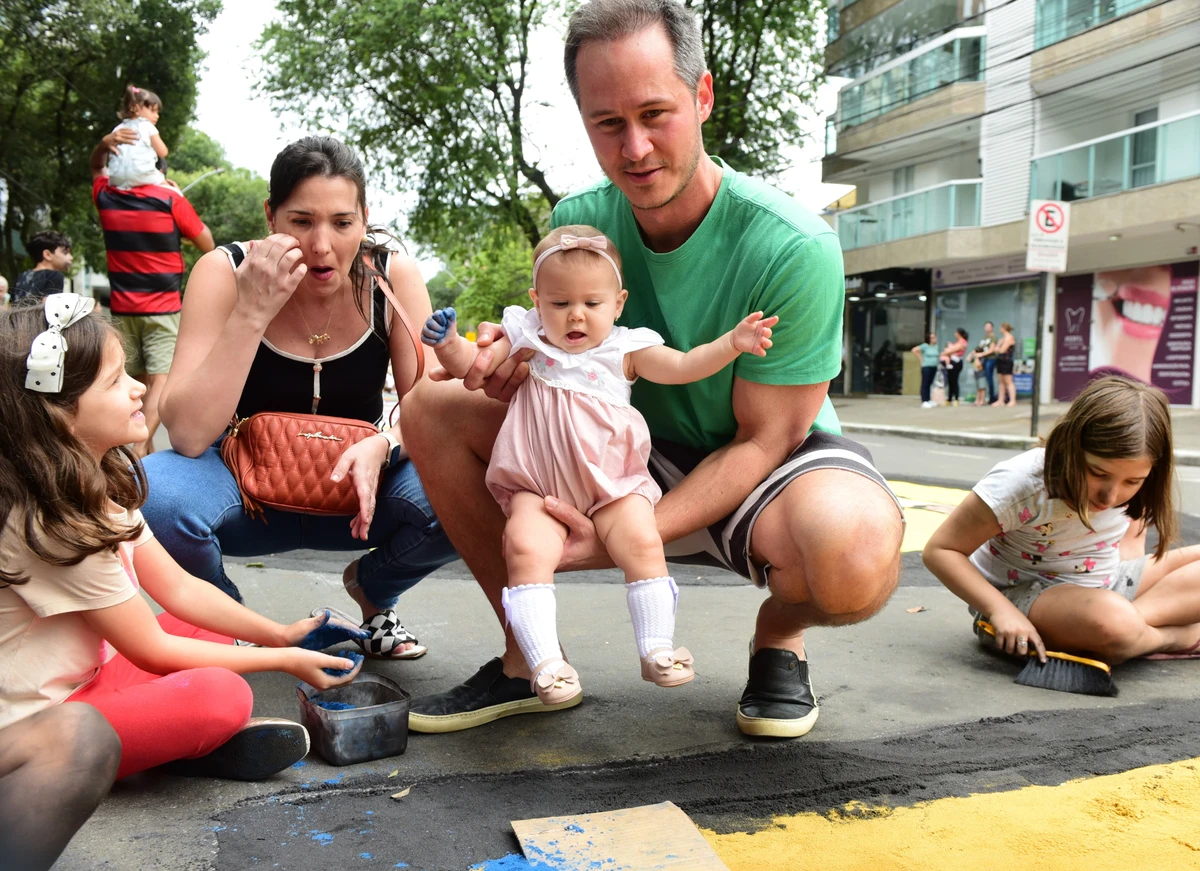 Confecção dos tapetes de Corpus Christi em Jardim da Penha, Vitória, nesta quinta-feira (19) por Ricardo Medeiros