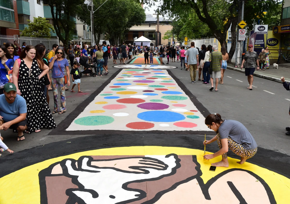 Confecção dos tapetes de Corpus Christi em Jardim da Penha, Vitória, nesta quinta-feira (19) por Ricardo Medeiros