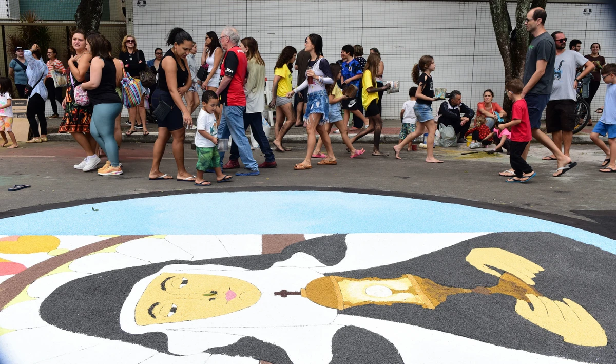 Confecção dos tapetes de Corpus Christi em Jardim da Penha, Vitória, nesta quinta-feira (19) por Ricardo Medeiros