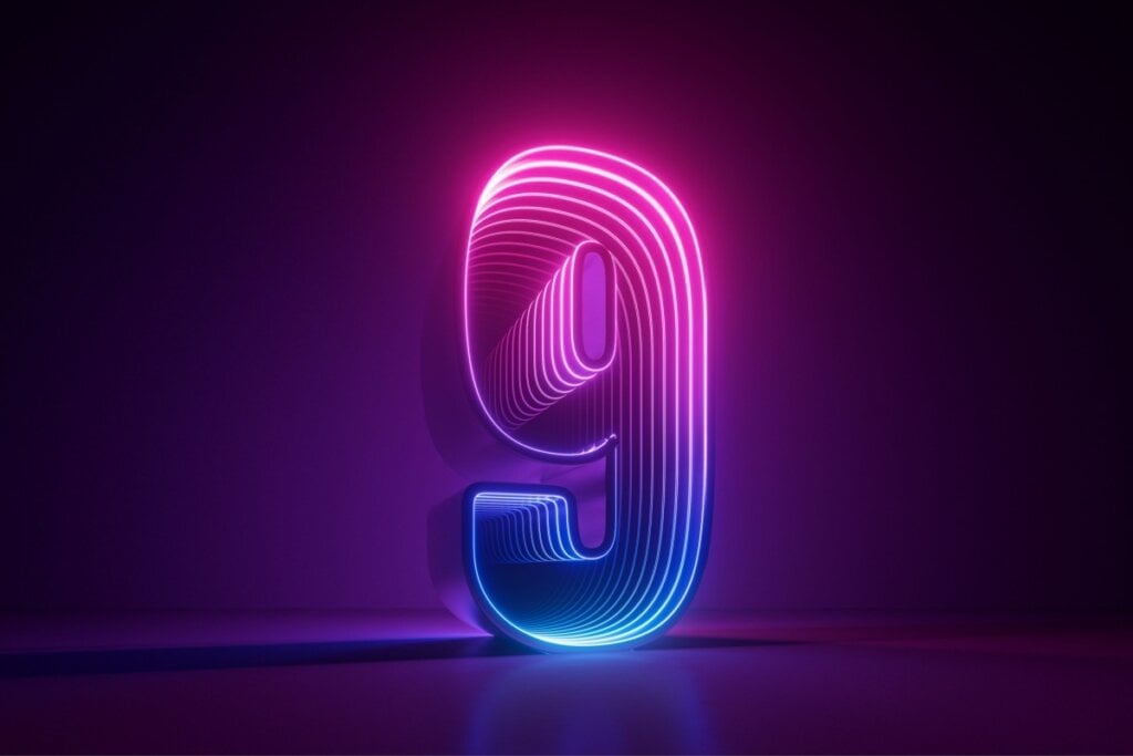 O número 9 está ligado aos ciclos, propósito de vida, objetivos e recomeço (Imagem: wacomka | Shutterstock) 