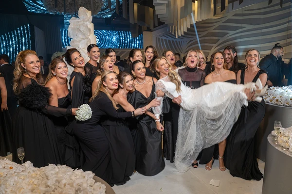 Giovanna Rosa e madrinhas