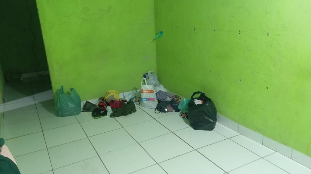 Interior da casa onde crianças foram resgatadas em Cariacica por Reprodução