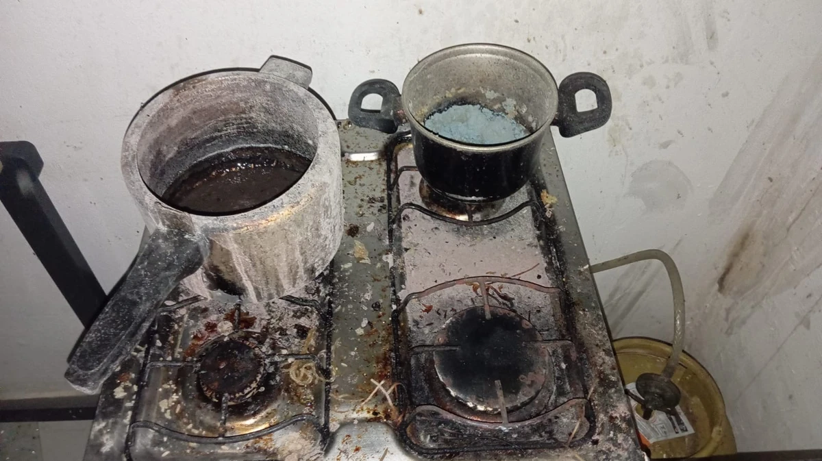 Interior da casa onde crianças foram resgatadas em Cariacica