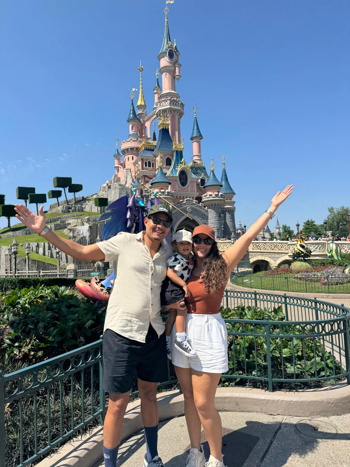 Lucas reis, Isabella Mantovani reis e Laura reis em comemoração do aniversário de 2 anos de Laura e 27 anos de Isabella