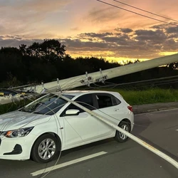 Acidente chegou a interditar trecho da rodovia, em Hélio Ferraz, no sentido Serra–Vitória na tarde deste sábado (21)