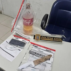 Crime ocorreu no domingo (22), e prisão foi realizada nesta segunda (23), menos de 24h após o crime. Homem invadiu casa, agrediu mulher, e ateou fogo em máquina de lavar, diz polícia