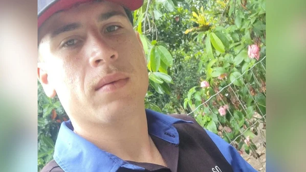Wellington Guimarães Buzelli, de 22 anos, foi encontrado caído na rodovia, já sem vida, na madrugada de domingo (22)