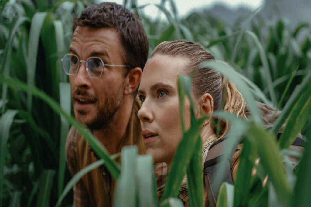 Em “Jurassic World: recomeço”, Zora e Henry enfrentam os perigos da Ilha Saint-Hubert (Imagem: Reprodução digital | Universal Pictures do Brasil)
