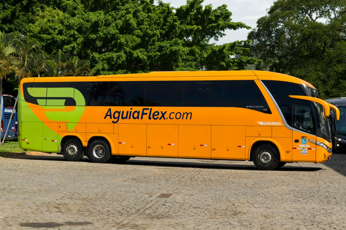 Ônibus da Águia Flex, empresa do Grupo Águia Branca 