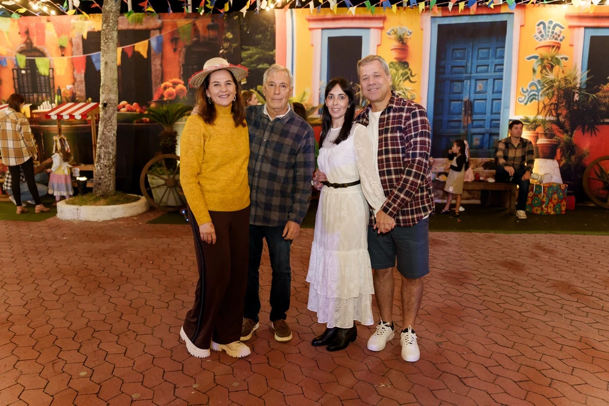 Victor Santos Neves filho e Ana Paula camata do Nascimento, Karina Machado e Fabiano Pereira