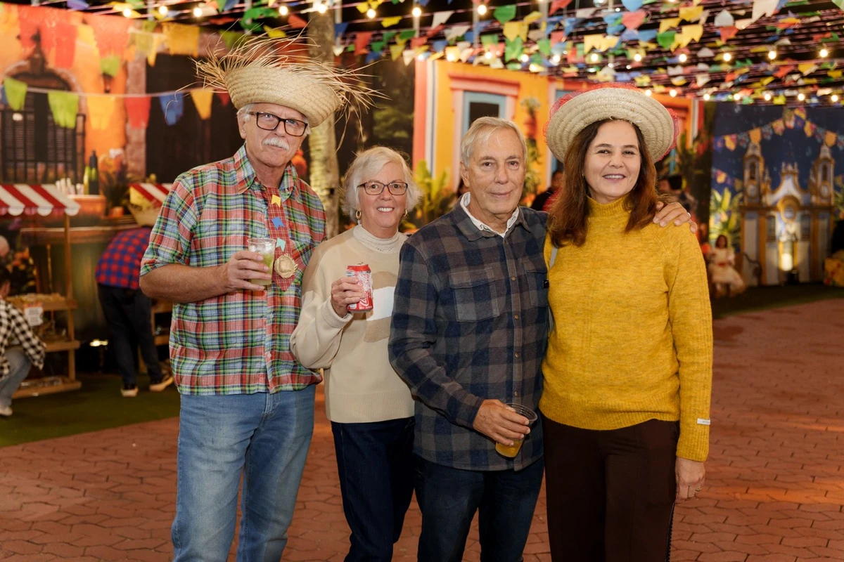 Volker Bockel e Elisabeth, Victor Santos Neves filho e Ana Paula Camata do Nascimento 