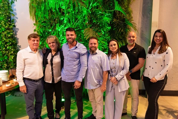  Antônio Luiz Barbosa Oliveira; presidente da Épura, Carine Reginato, Otavio Reginato e Vitor Reginato, Paola Vargas, Fabiano Martins e Luana Gobeti