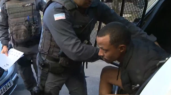 Mateus Ferreira se entregou ao ver os policiais militares