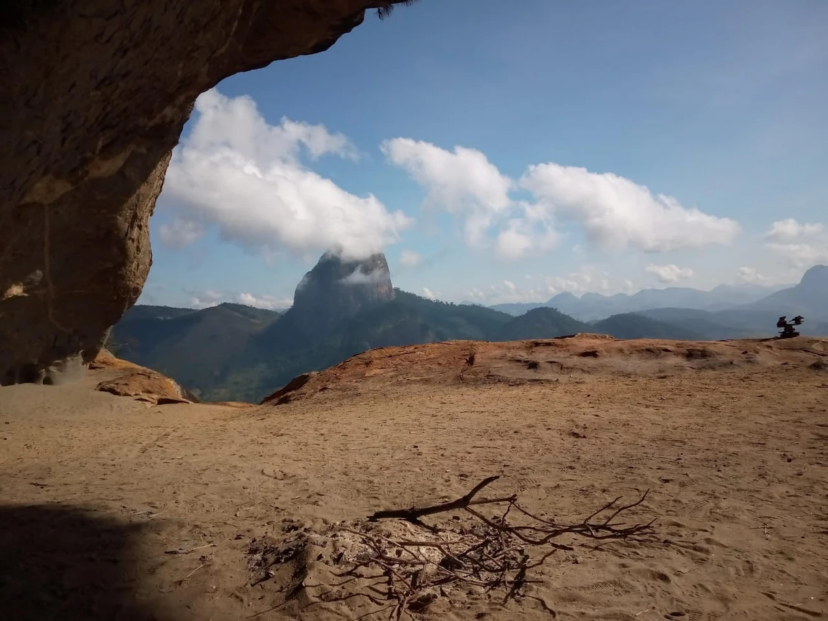 Pedra das caveiras carrega lendas macabras e vista panorâmica 