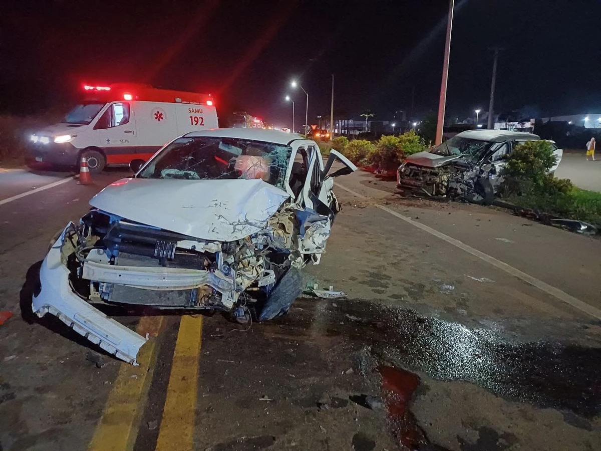 Veículos envolvidos no acidente na BR 101, em Linhares