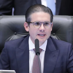 O texto foi analisado após líderes serem pegos de surpresa com a decisão do presidente da Casa de pautar Projeto de Decreto Legislativo em sessão semipresencial, em semana esvaziada