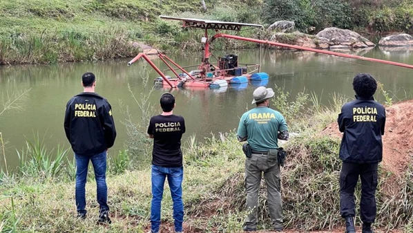 Operação realizada pela Polícia Federal e pelo Ibama flagrou crime ambiental no Rio Santa Clara, na localidade de Ponte do Araçá, no município de Ibitirama