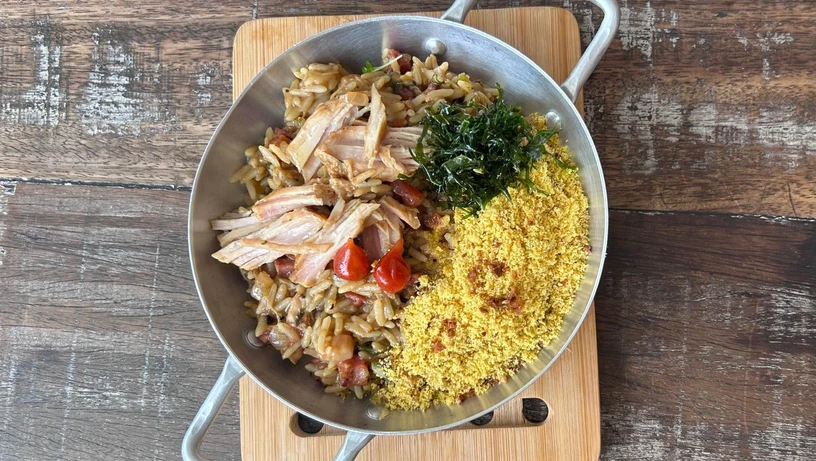 Arroz de leitão com farofa de fubá torrado do Daju Bistrô 