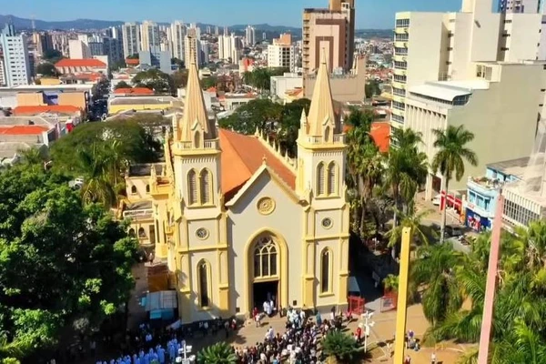 Catedral Nossa Senhora do Desterro, no centro de Jundiaí (SP); médica disparou spray de pimenta em missa no local após se incomodar com barulho de criança