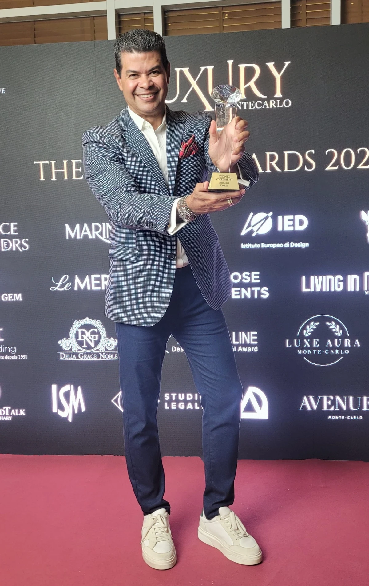 Dorion Soares é premiado em palco de Mônaco com joia icônica 